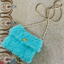 秋のお出かけに!毛糸1個で作るポシェット