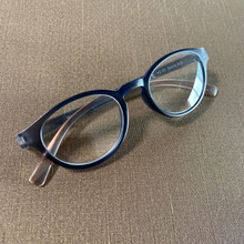 ピンチ!!老眼鏡を忘れた!