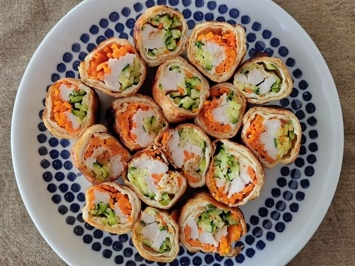 食材の旨味をくるっと巻こう!鶏むね肉と野菜の油揚げロール