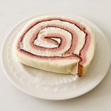 【ファミマ】〈無敵になれるかもしれない〉ロールケーキが期間限定で登場!!