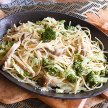 【家にあるもので】おうちランチ『きのこと野菜のパスタ』