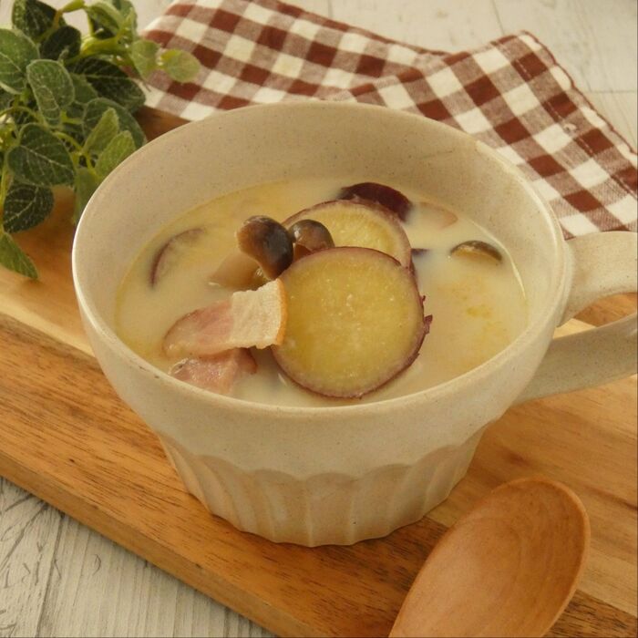 お腹大満足!「さつま芋とベーコンの豆乳スープ」