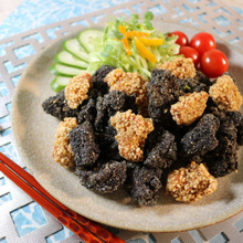 香ばしい胡麻衣の【鶏むね唐揚げ】カリふわジューシーの秘策とは?