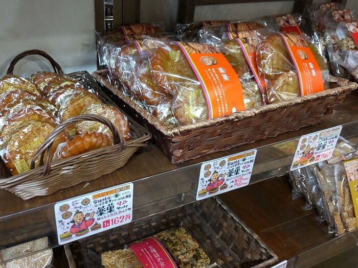 花の形が可愛い!王妃様気分になれる?宮廷時代からの伝統菓子の薬菓(ヤックァ)