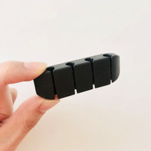 【セリア】「ペタッと貼れば、収納上手に!」粘着テープ付きなのも嬉しいね♡