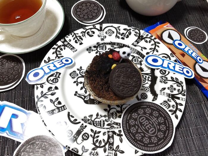 中にもオレオを砕いて入れていて、オレオが主役のカップケーキです。
