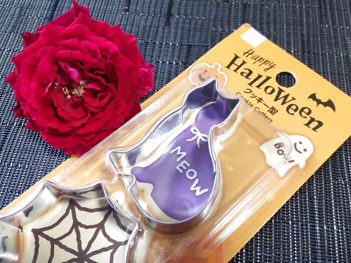 【ダイソー】ハロウィンなクッキー型♡猫モチーフが超可愛いー!2個入り!クッキーを焼いてみたよ!