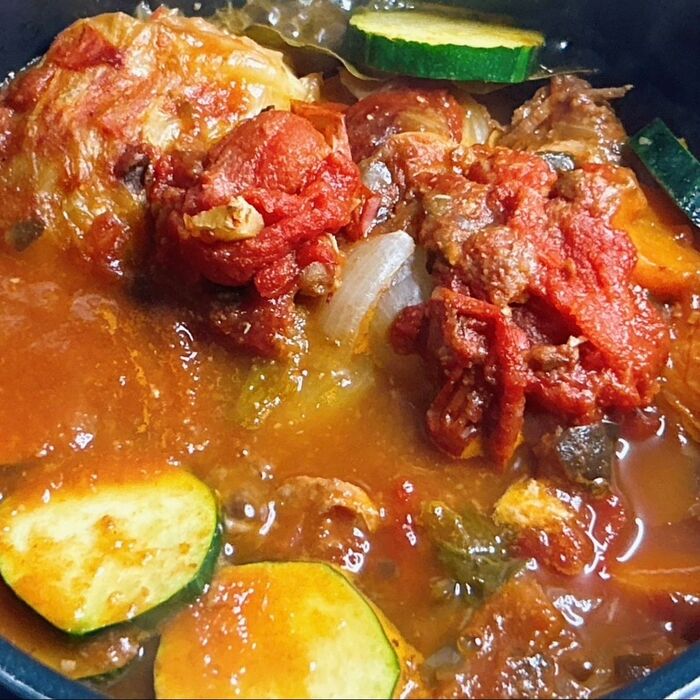 7.翌日ズッキーニを1cm幅くらいの輪切りにして7に入れて少し煮込んで完成です。