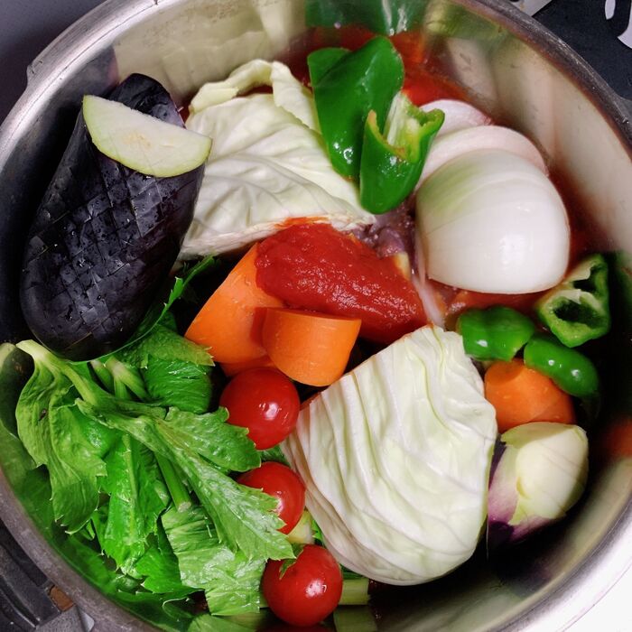 2.圧力鍋で煮ていきます。