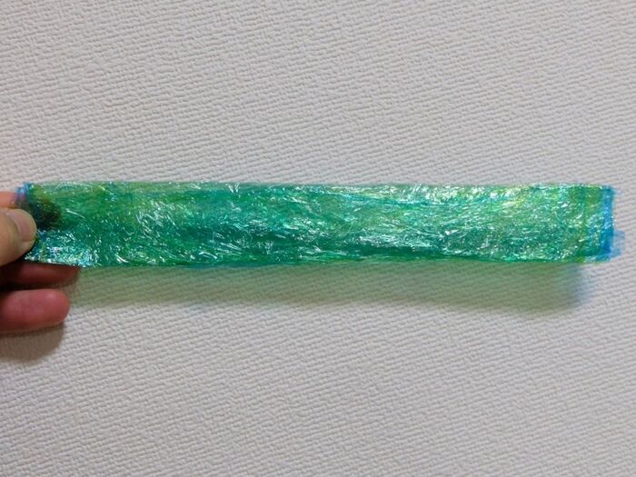 飲み口にもデコラップを巻いて貼ります