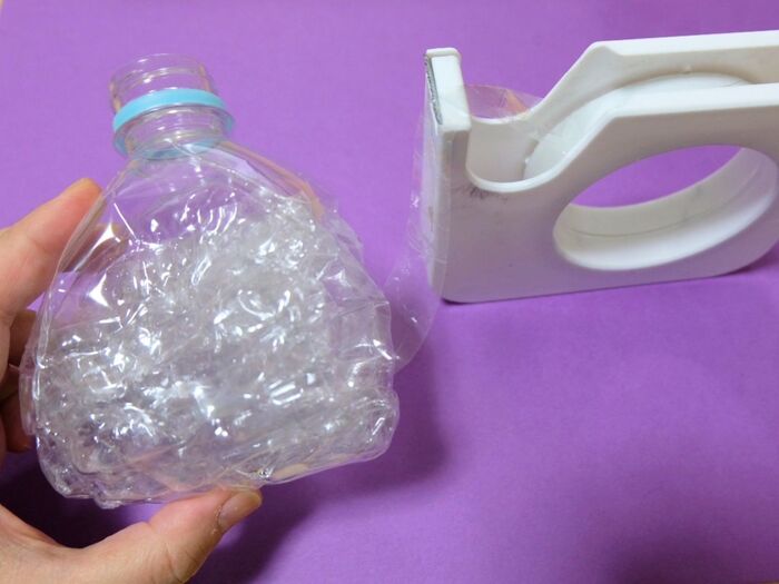 セロテープで固定します