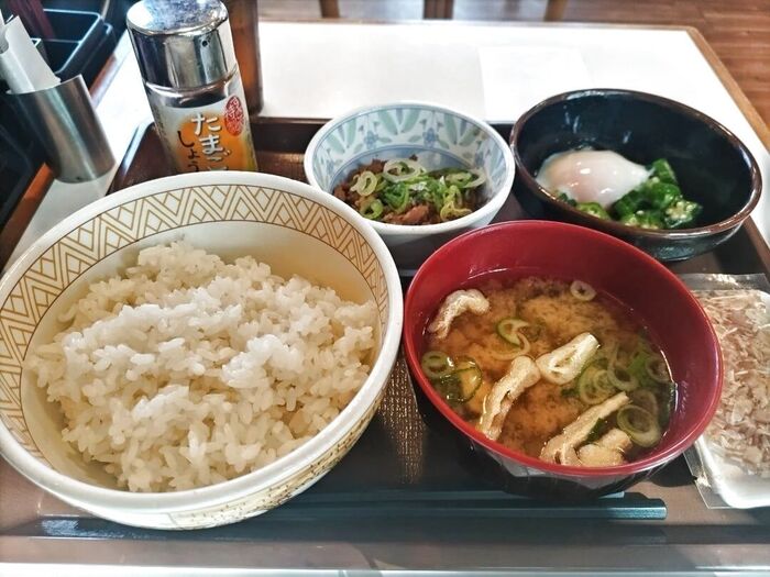 【牛まぜのっけ朝食】最強!!牛丼店390円モーニング