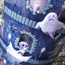 【カルディのハロウィン】おばけがいっぱいのお茶目なギフト缶、気になる中身は?