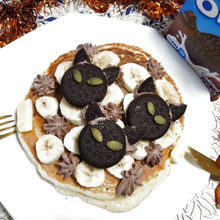 【オレオでハロウィン】簡単すぎて御免ね!♡オレオチョコクリームde3匹の黒猫バナナホットケーキ!