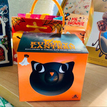 贈り物にするなら、黒猫の容器入れもオススメ!