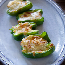 野菜1つでもう1品!ピーマンの味噌じゃこチーズ焼き