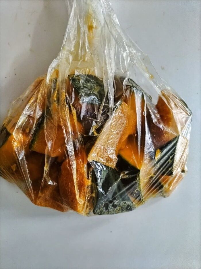 アイラップに入れて、電子レンジ600Wで8分加熱します。