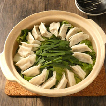 ピリッとした辛さがたまらない「餃子と白菜の中華鍋」