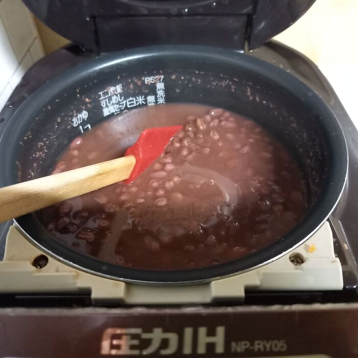 （炊飯器で）小豆を煮る