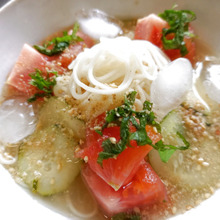 キンキンに冷えた冷やし汁のソーメン