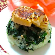 38/45 おにぎりで世界を変える【ポパイクリチおにぎり&海老煎餅添え】