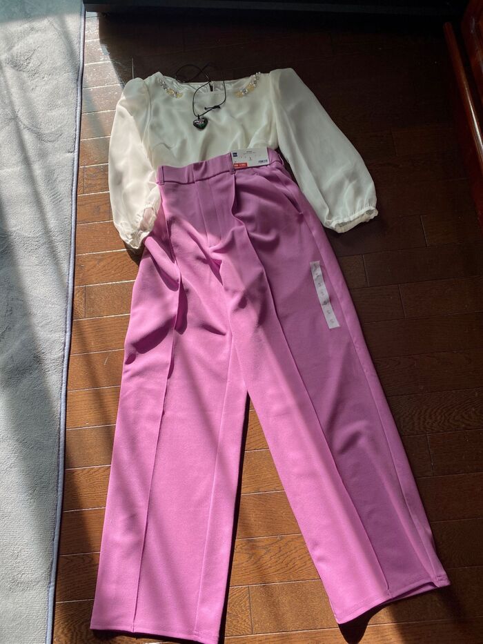 着やすいけど、色がなーと思ったが、家で見たら落ち着いたピンク!
