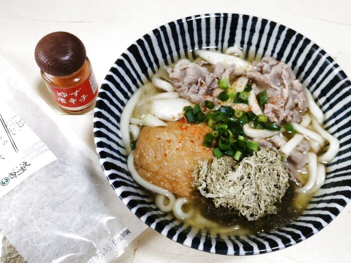 我が家の定番おうどん♡柚子唐辛子で風味良く!とろろたっぷりな豚うどん♪