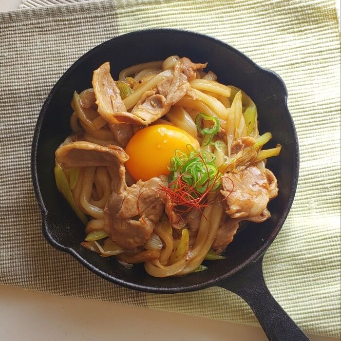 スキレットで熱々*鴨葱焼きすき焼きうどん