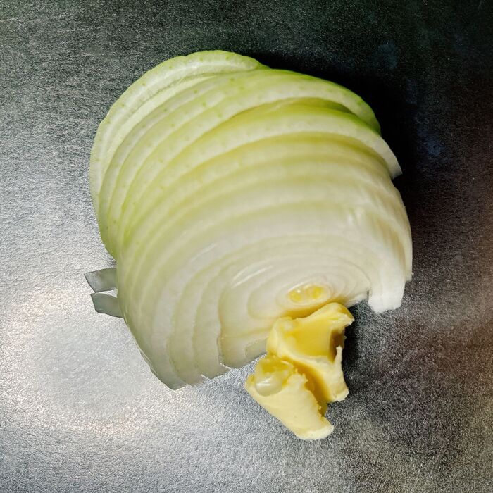 1.事前に玉ねぎとバターをレンチンします。