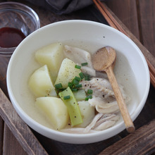 【ほぐし鶏手羽とじゃがいものスープ】下味冷凍可