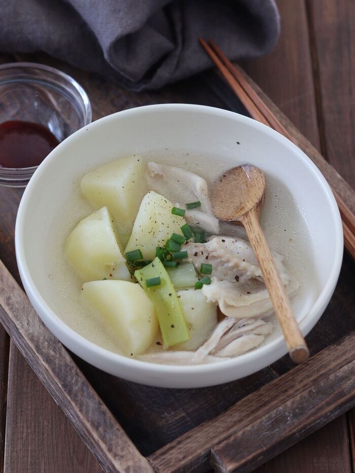 【ほぐし鶏手羽とじゃがいものスープ】下味冷凍可