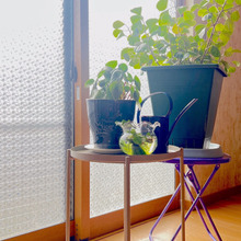 ガラスフィルムとIKEAトレイテーブルがおすすめな理由