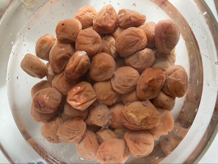 大き目のボールでお水に浸けて一晩♪