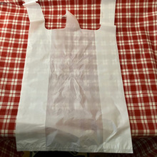 スーパーの袋を裏返すとマチが出来ます