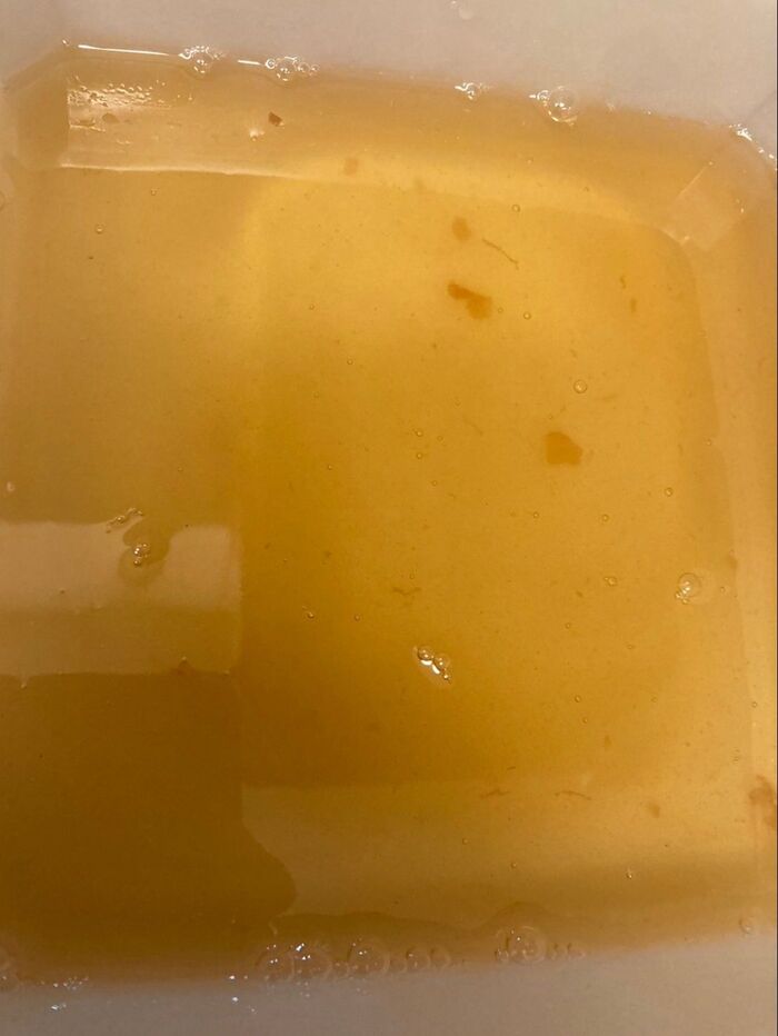 ハチミツが沈殿して下の方に固まっていました