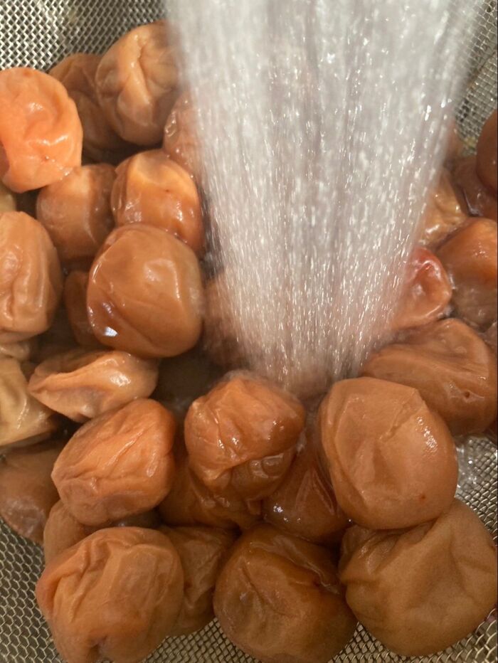 まずは塩を洗い流しました♪