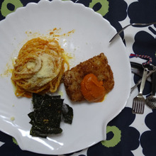 クリートマトのパスタと嘘の蟹クリームパネ…ライスペーパー海苔chip添え