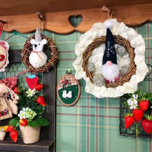 100均材料で簡単♡冬に飾るリースを2個作りました♡