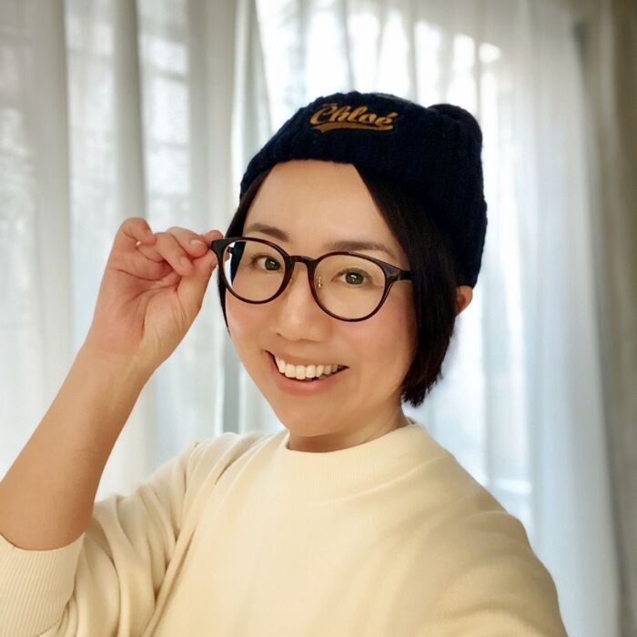 ボストンタイプの眼鏡とキャップで、カジュアル度アップ♡