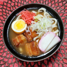 温かい麺料理♡角煮と煮卵も同時調理!お家で我が家流の沖縄そば風~!