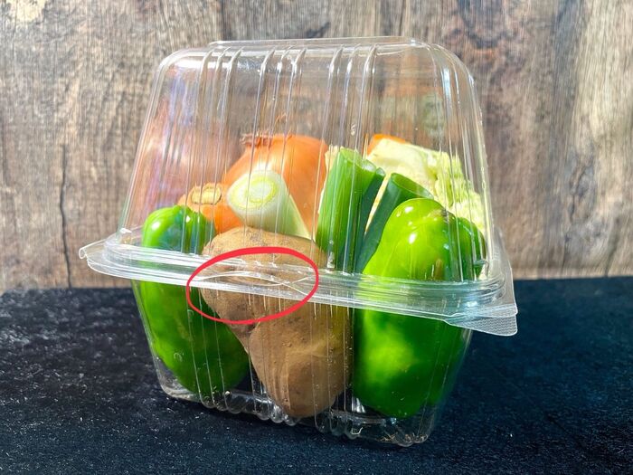 【1】 野菜の切れ端 1カ所に集め収納