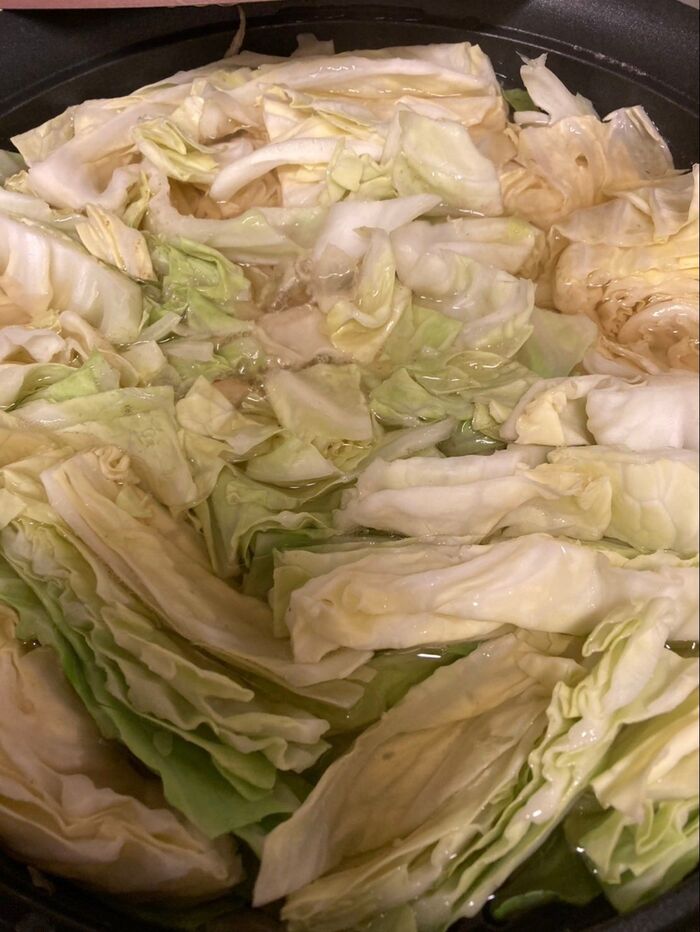 ゴボウの上にキャベツをどっさり乗せます♪