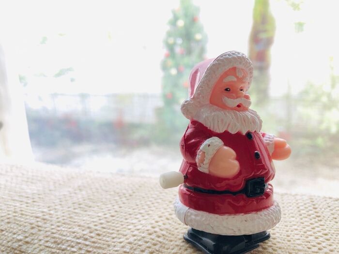【アイデア】「部屋に置くのやめて正解だった!」大きなクリスマスツリーを楽しむなら…どこ?