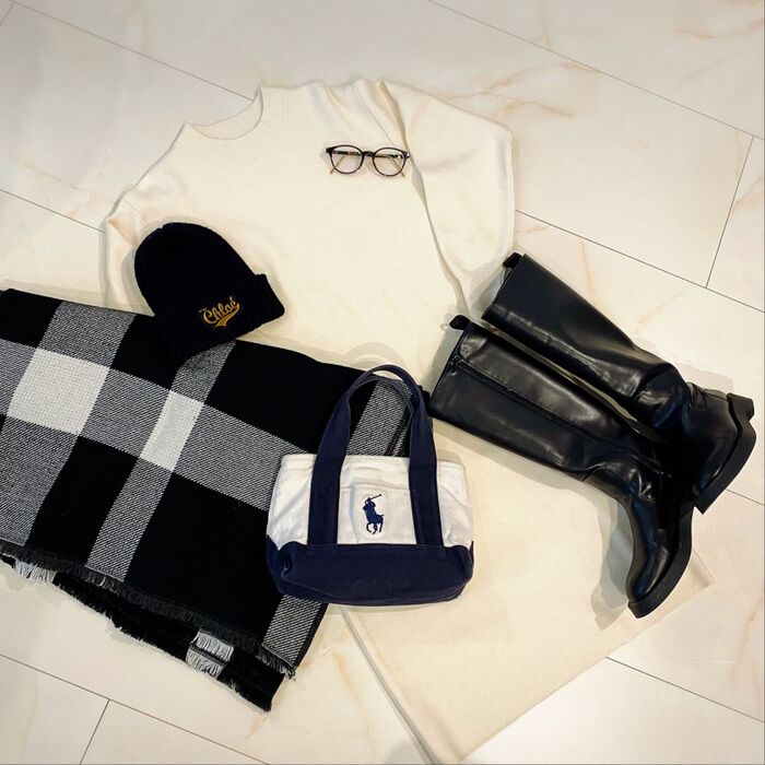 日照時間が短い冬こそ明るいファッションで気分も幸せに♡