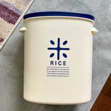 使わなくなった米櫃が活躍中