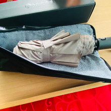 楽ちん!雨の日荷物を抱えていてもワンタッチ開閉!優れた傘カバー付き