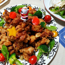 100均のケーキピックのサンタさん活用♡3分で簡単にデコ完成!手作りから揚げクリスマススタワー♡