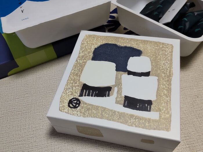 こちらが、並んで入手した「スノーボール」です