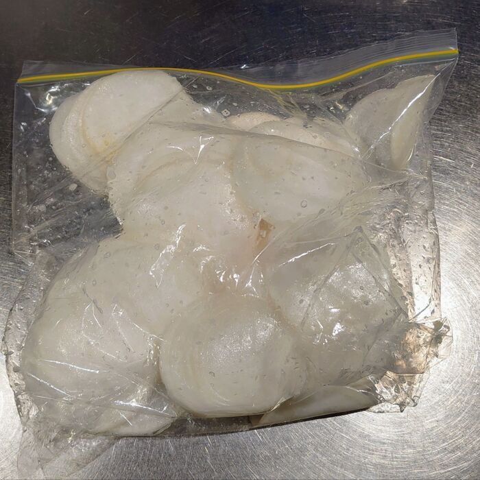 軽く揉んで