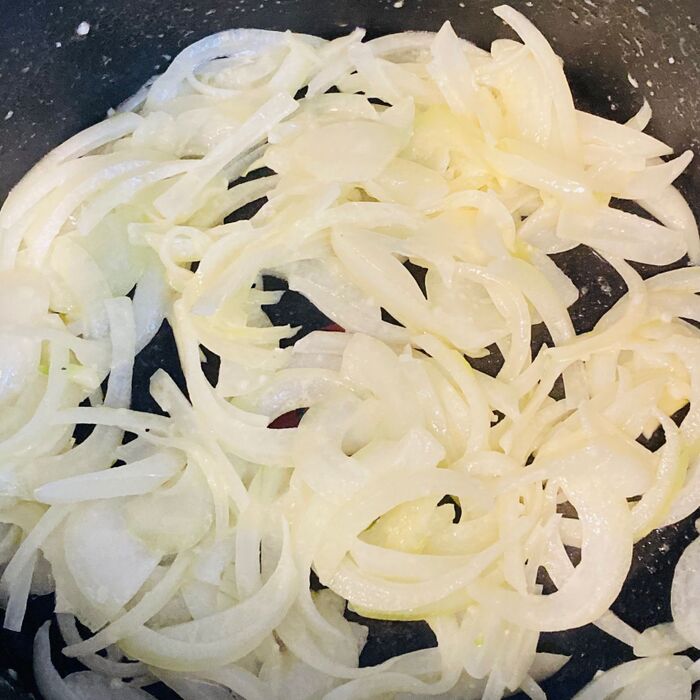 ④玉ねぎを炒めます